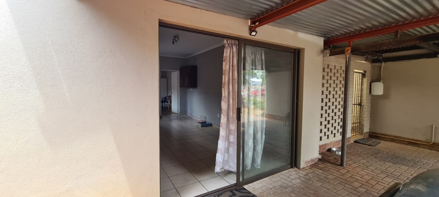 To Let 4 Bedroom Property for Rent in Hadison Park Northern Cape